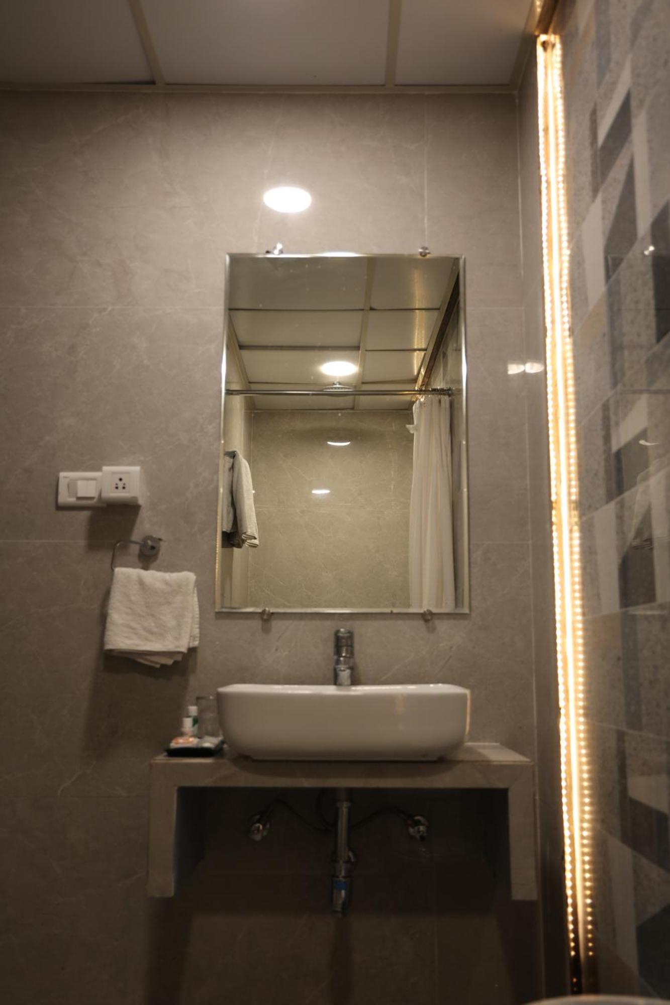 Hotel Pinaka Inn لاكناو المظهر الخارجي الصورة