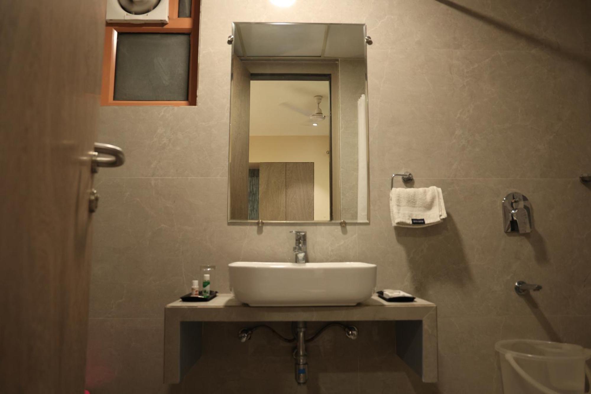 Hotel Pinaka Inn لاكناو المظهر الخارجي الصورة